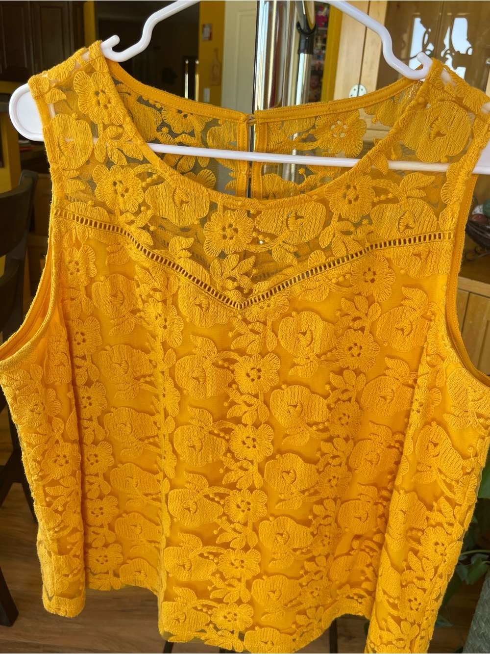 Sleeveless Yellow Lace Floral Shell Top -Size XLP